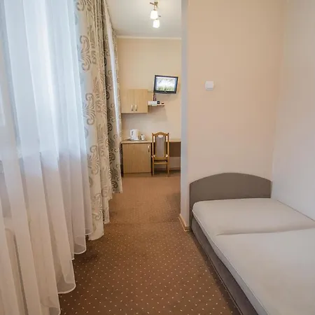 Goscinne Pod Kolejka *